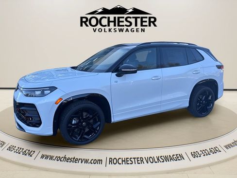 Used 2026 Volkswagen Tiguan SE R-Line AWD/4WD image 3