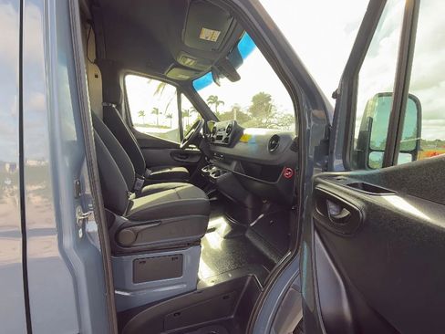 Used 2019 Mercedes-Benz Sprinter 144 image 16