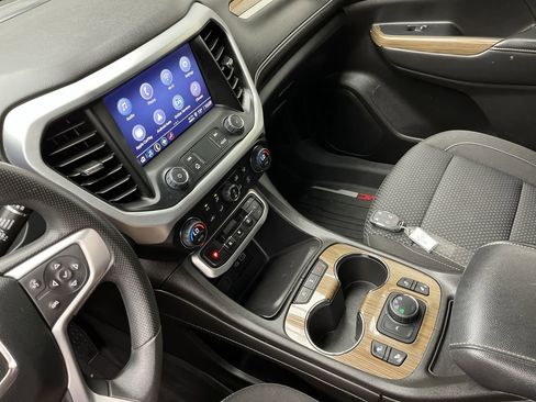 Certified 2023 GMC Acadia SLE w/ Driver Convenience Package image 18