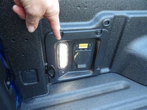 New 2025 Ford Maverick Lariat w/ Black Appearance Package image 32