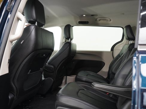 Used 2024 Chrysler Pacifica Limited FWD image 20