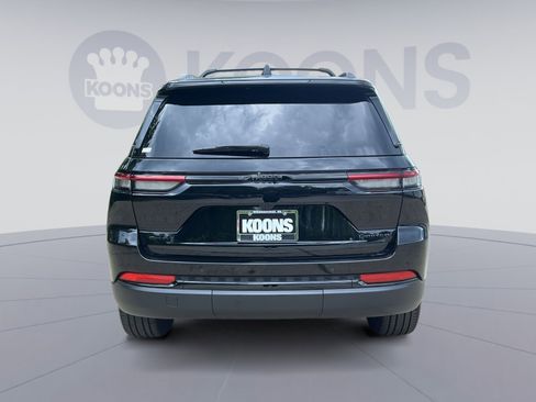 Used 2024 Jeep Grand Cherokee Limited w/ Black Appearance Package AWD/4WD image 15
