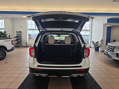 Used 2020 Ford Explorer XLT w/ Equipment Group 202A AWD/4WD image 30