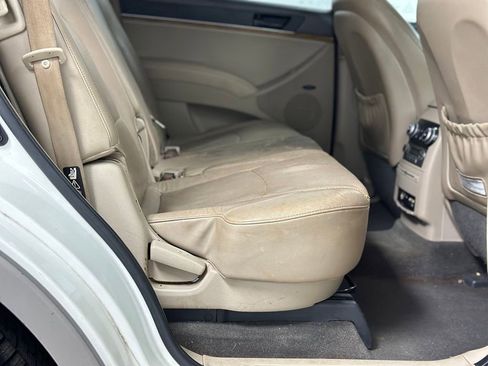 Used 2012 Hyundai Veracruz Limited w/ Entertainment Pkg FWD image 23