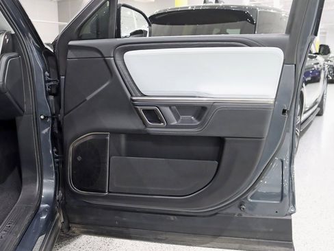 Used 2024 Rivian R1S Adventure image 33