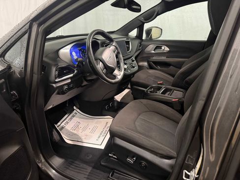 Used 2019 Chrysler Pacifica Touring Plus w/ Advanced Safetytec Group image 19