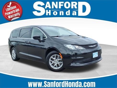 Used 2023 Chrysler Voyager LX FWD image 1