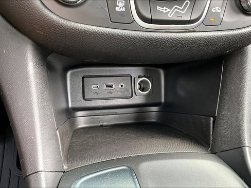 Used 2019 Chevrolet Equinox LT FWD image 34