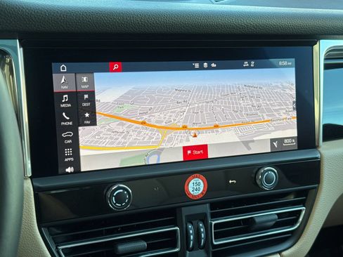 Certified 2026 Porsche Macan AWD/4WD image 22