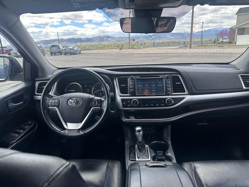 Used 2018 Toyota Highlander XLE image 8