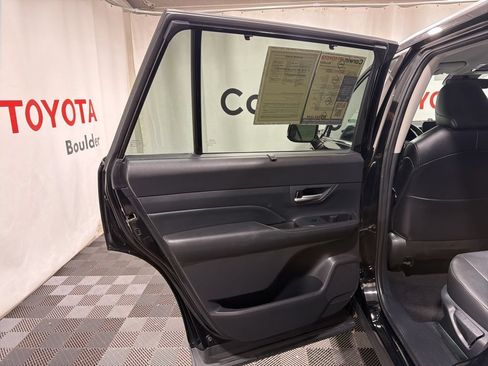 Used 2025 Toyota Grand Highlander AWD image 16