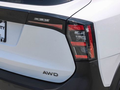 Used 2025 Nissan Kicks SV AWD/4WD image 10