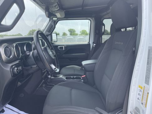 Used 2018 Jeep Wrangler Unlimited Sahara AWD/4WD image 34