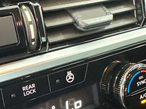 Used 2025 Nissan Pathfinder SL w/ Lighting Package (N92) FWD image 17
