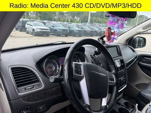 Used 2011 Chrysler Town & Country Touring-L w/ Entertainment Group #2 FWD image 5