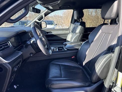 Used 2022 Jeep Wagoneer Series II image 9