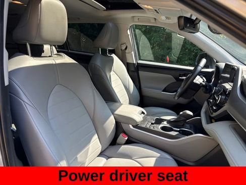 Used 2023 Toyota Highlander XLE AWD/4WD image 24