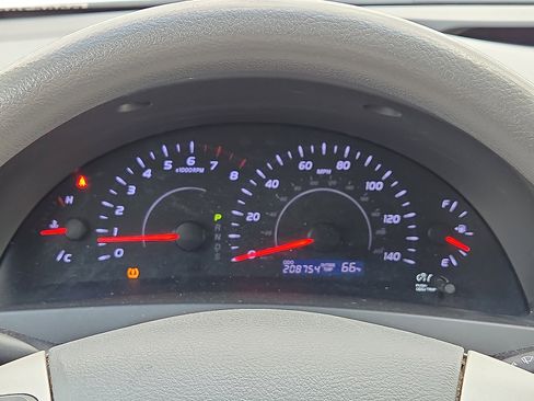 Used 2011 Toyota Camry LE image 23