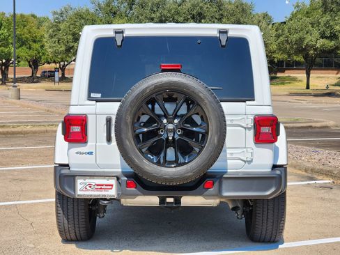 Used 2021 Jeep Wrangler Unlimited Sahara w/ Cold Weather Group AWD/4WD image 5
