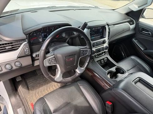 Used 2019 GMC Yukon XL SLT w/ Open Road Package AWD/4WD image 13