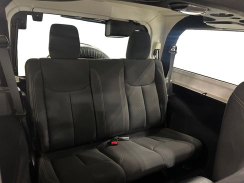 Used 2018 Jeep Wrangler Sport AWD/4WD image 22