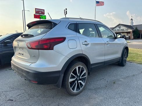 Used 2019 Nissan Rogue Sport SL w/ Premium Package FWD image 4
