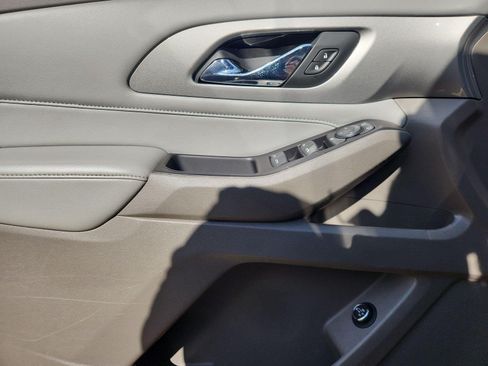 Used 2018 Chevrolet Traverse LT FWD image 27