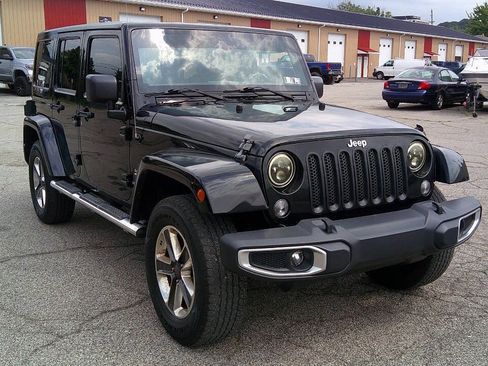 Used 2014 Jeep Wrangler Unlimited Sahara w/ Dual Top Group AWD/4WD image 3