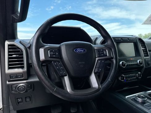 Used 2018 Ford Expedition Max XLT w/ Equipment Group 202A AWD/4WD image 11