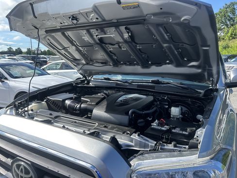 Used 2021 Toyota Tacoma SR5 RWD image 60