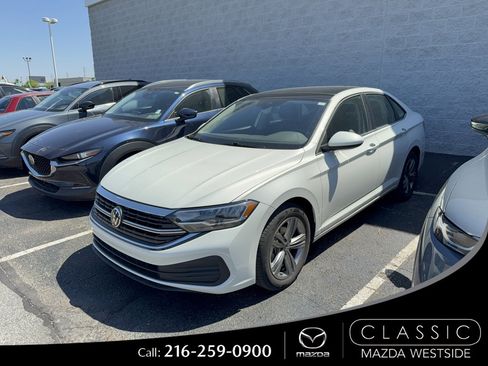 Used 2024 Volkswagen Jetta SE w/ Panoramic Sunroof Package FWD image 1