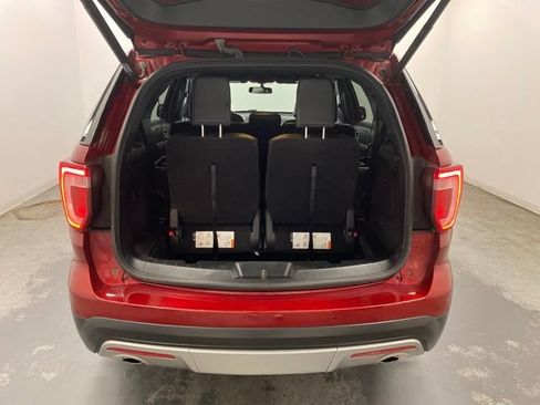 Used 2017 Ford Explorer XLT w/ Equipment Group 202A AWD/4WD image 21