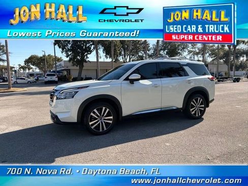 Used 2023 Nissan Pathfinder Platinum image 3