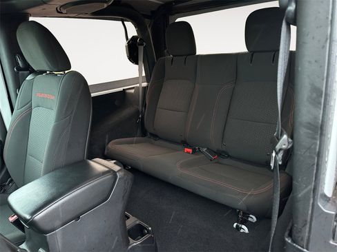 Used 2018 Jeep Wrangler Rubicon w/ Cold Weather Group image 13