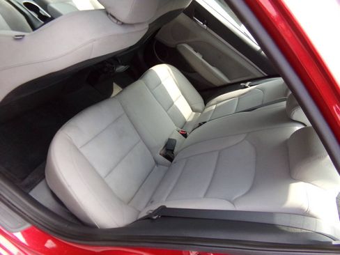 Used 2017 Hyundai Elantra SE FWD image 14