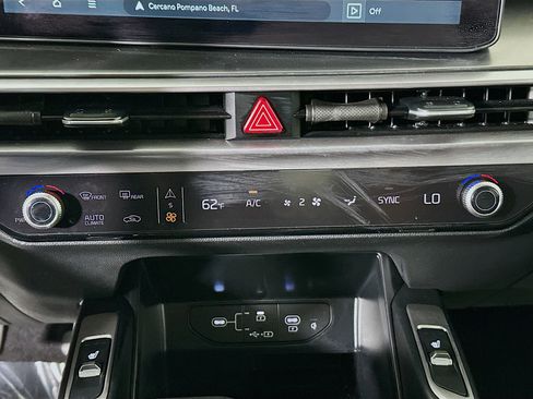 Used 2025 Kia Sorento S FWD image 23