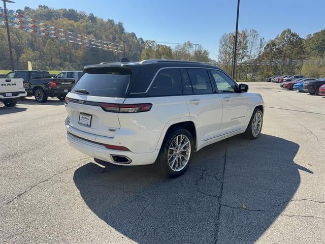 Used 2023 Jeep Grand Cherokee Summit w/ Luxury Tech Group V AWD/4WD image 5