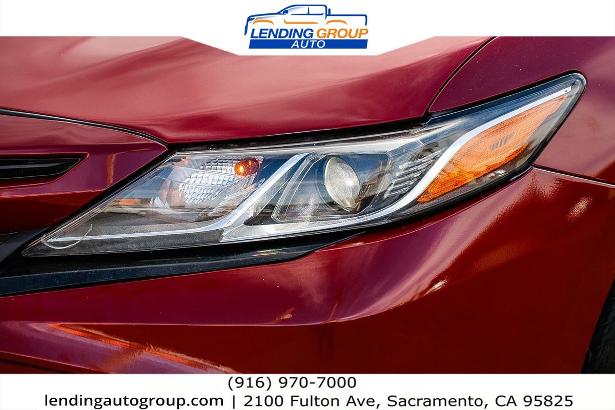 Used 2018 Toyota Camry SE w/ Accessory Appearance Package FWD image 7