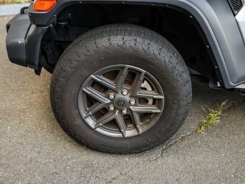 Used 2024 Jeep Wrangler Sport S image 11