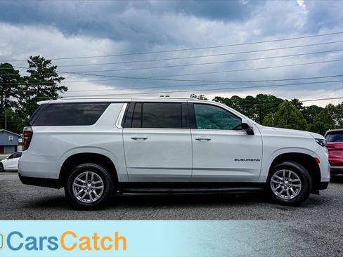 Used 2021 Chevrolet Suburban LT image 2