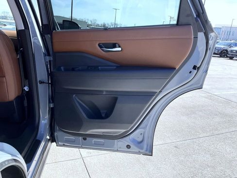 Used 2023 Nissan Pathfinder Platinum image 23