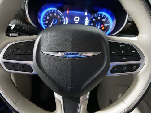 Used 2021 Chrysler Pacifica Limited AWD/4WD image 25