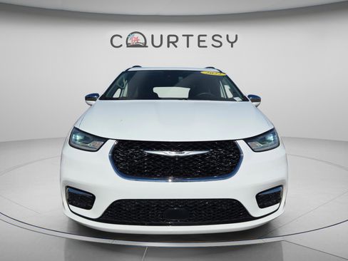 Certified 2022 Chrysler Pacifica Limited w/ Uconnect Theater Family Group image 9