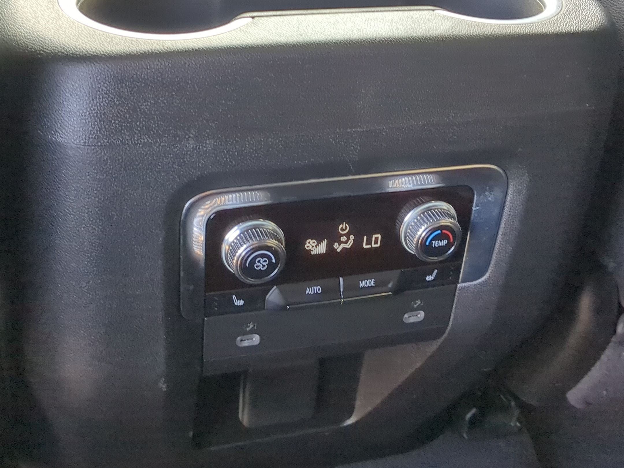 Used 2023 GMC Yukon AT4 w/ Technology Package AWD/4WD image 29