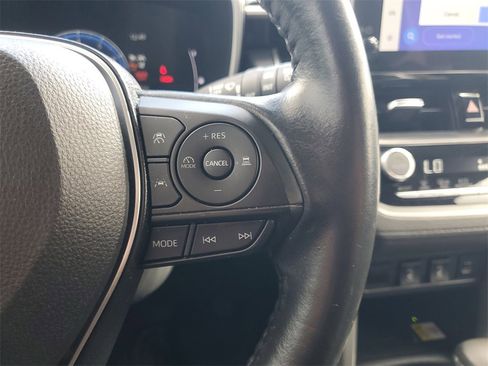 Certified 2023 Toyota Corolla Cross XLE image 21