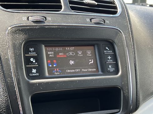 Used 2019 Dodge Journey SE w/ Connectivity Group FWD image 24