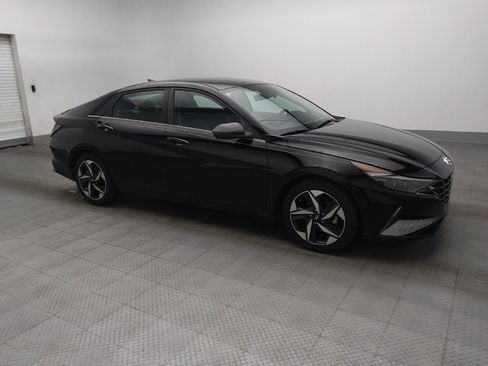 Used 2023 Hyundai Elantra Limited FWD image 11