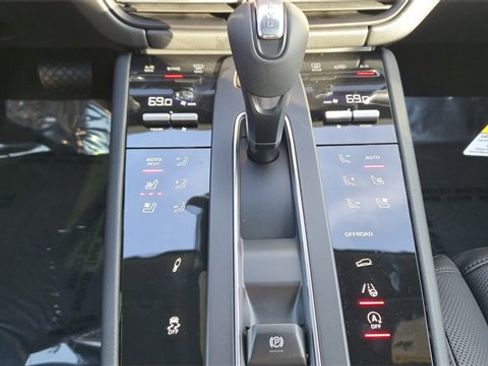 New 2025 Porsche Macan image 19