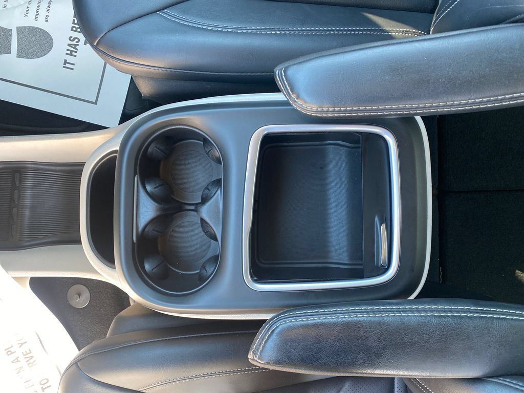 Used 2024 Chrysler Pacifica Touring-L FWD image 25