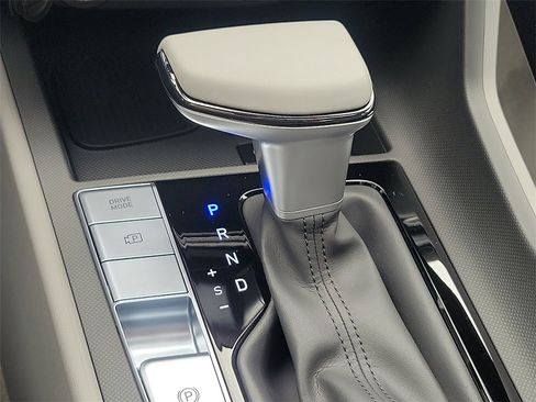 Used 2025 Hyundai Elantra SEL image 7